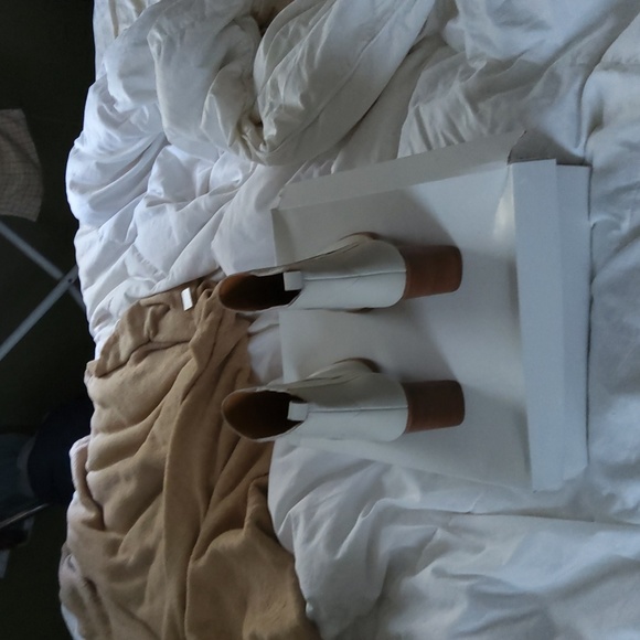 Boots 👢 - Picture 3 of 3